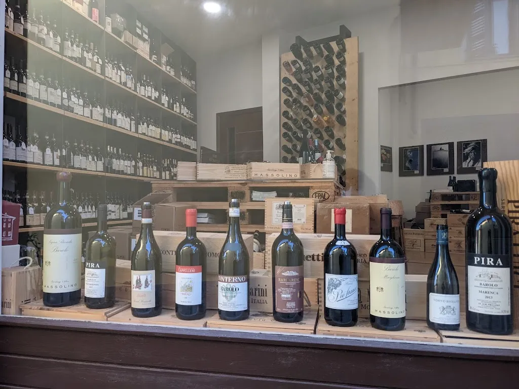 Vinoteca Centro Storico restaurant in Serralunga d'Alba