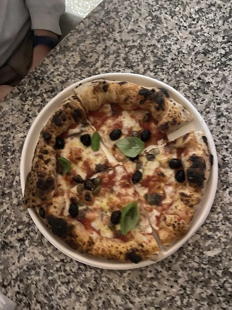 Ines Faridiala_AFFAMATO Pizza_Serravalle Sesia_review