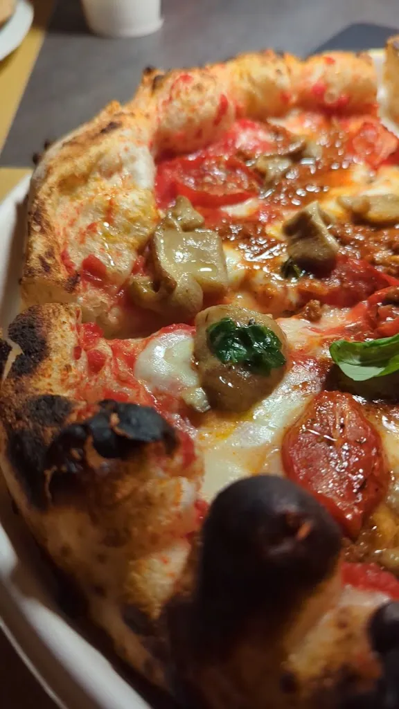 AFFAMATO Pizza_Serravalle Sesia_slider_image_2