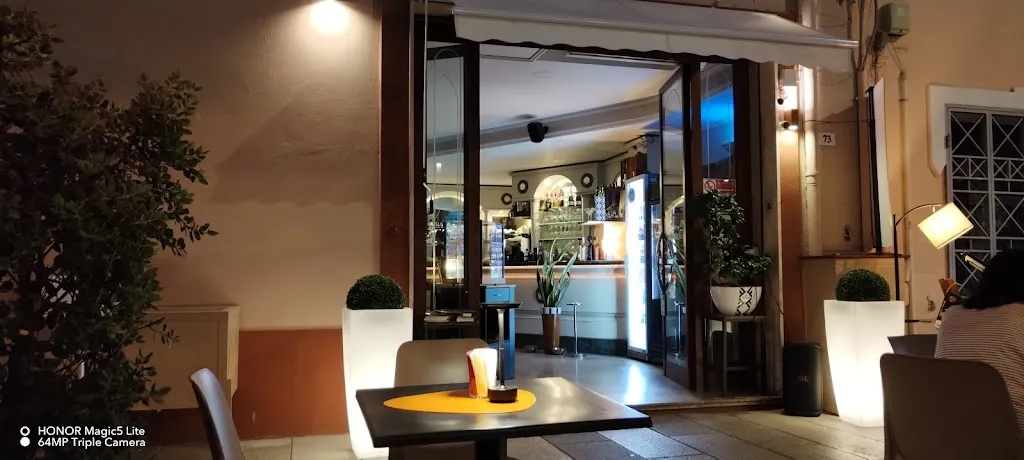 Caffè Della Piazza restaurant in Settimo Rottaro