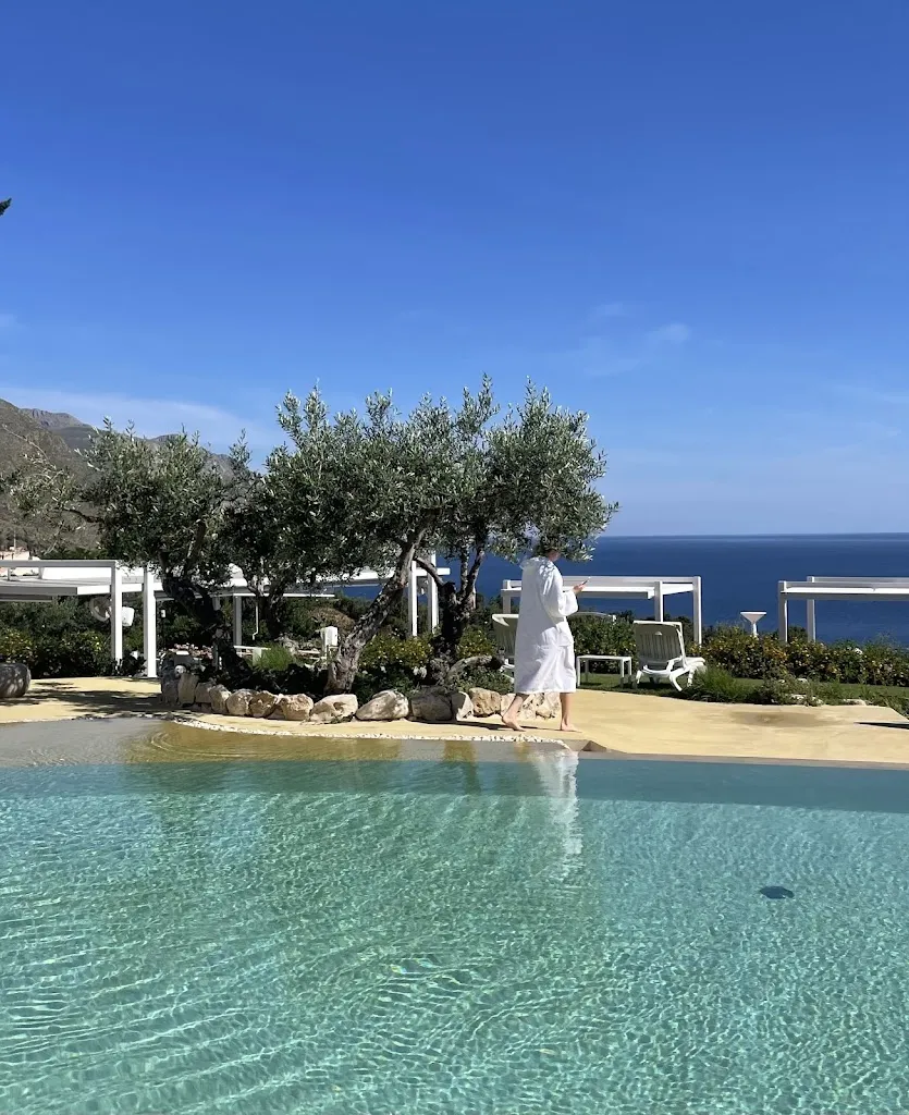 Vladislav Chizhevich-Stashek_Hotel La Tavernetta_Scopello_review