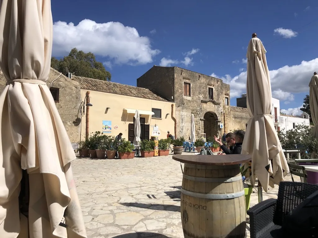 maria asuncion martinez_Fortified courtyard_Scopello_review