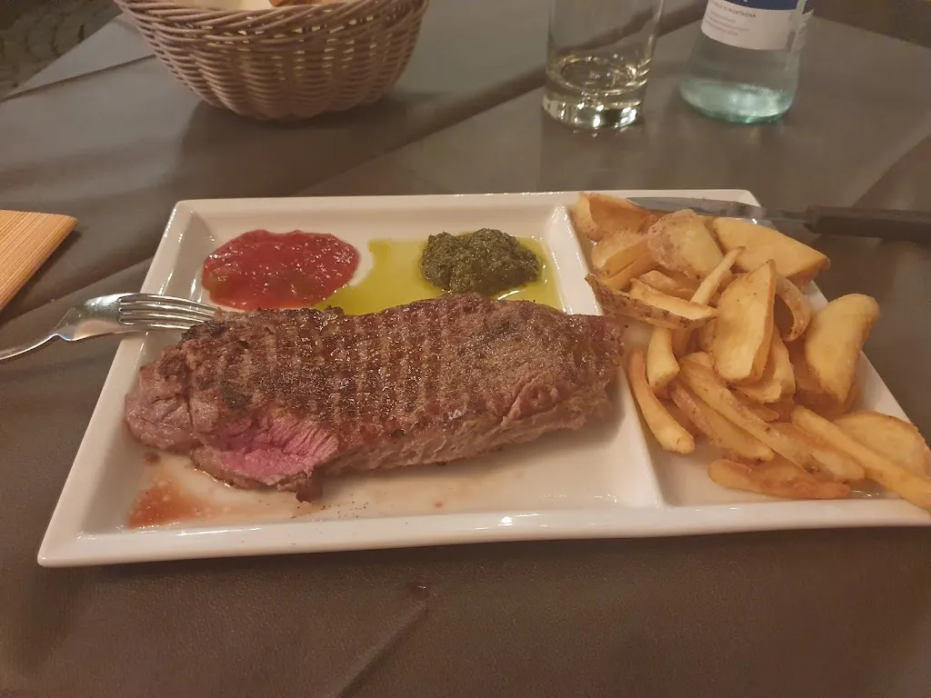 Patrick Chumbinho_Pizzeria Ristorante Cappello Verde_Strambino_review