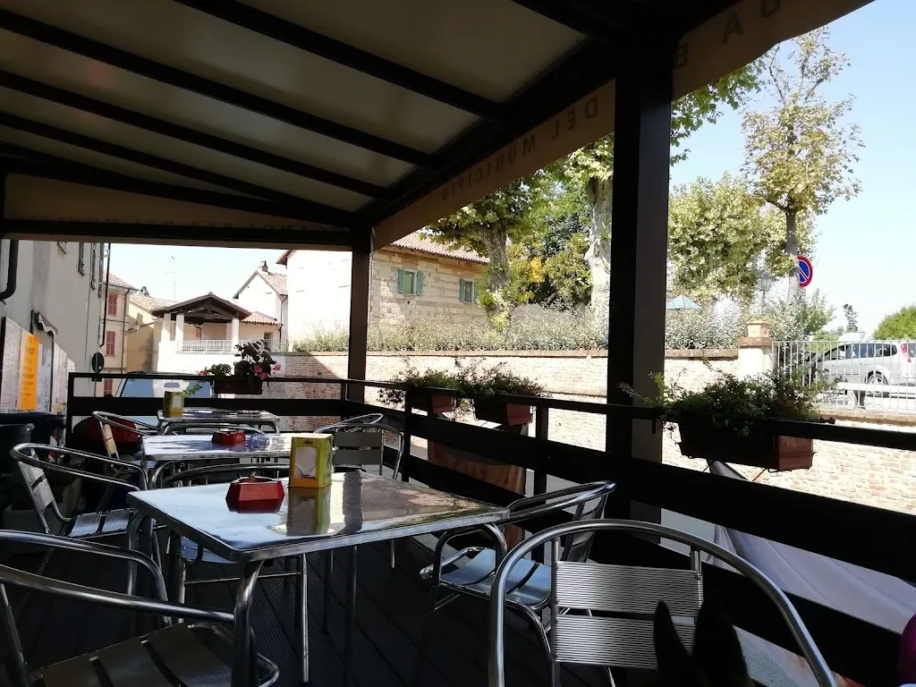 Bar Ristorante del Municipio di Tortorella Anna Maria restaurant in Terruggia