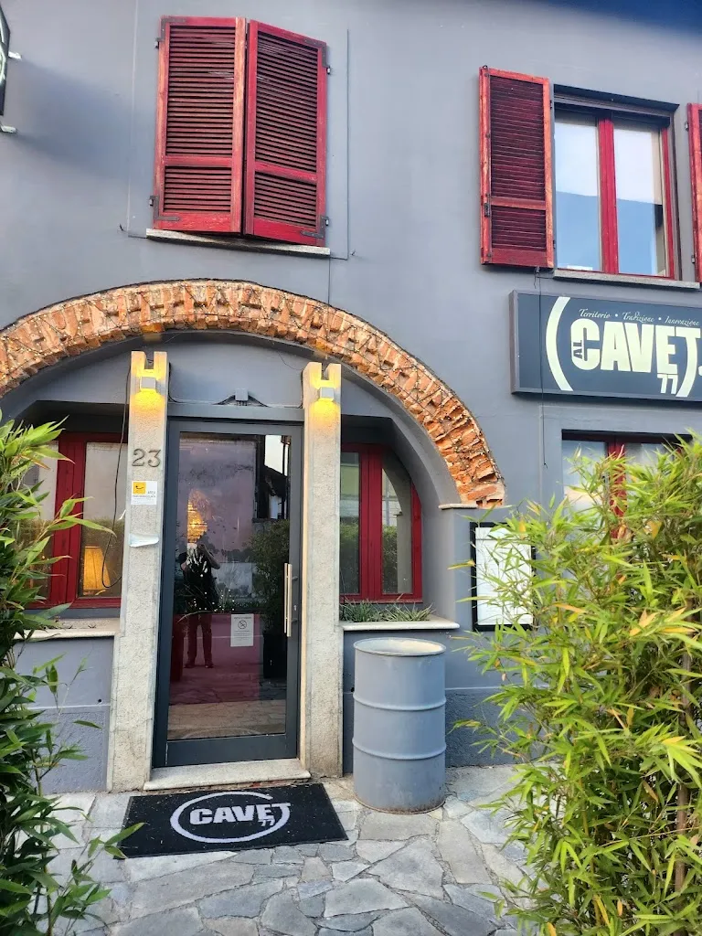 al Cavet 77 restaurant in Tornaco