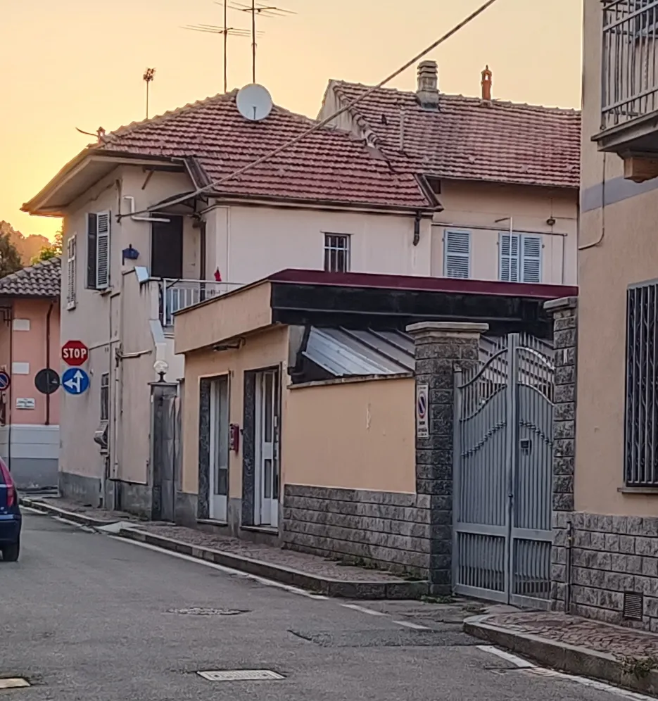 Emmanuel Carzon_Fermento 1976_Tetti Neirotti_review