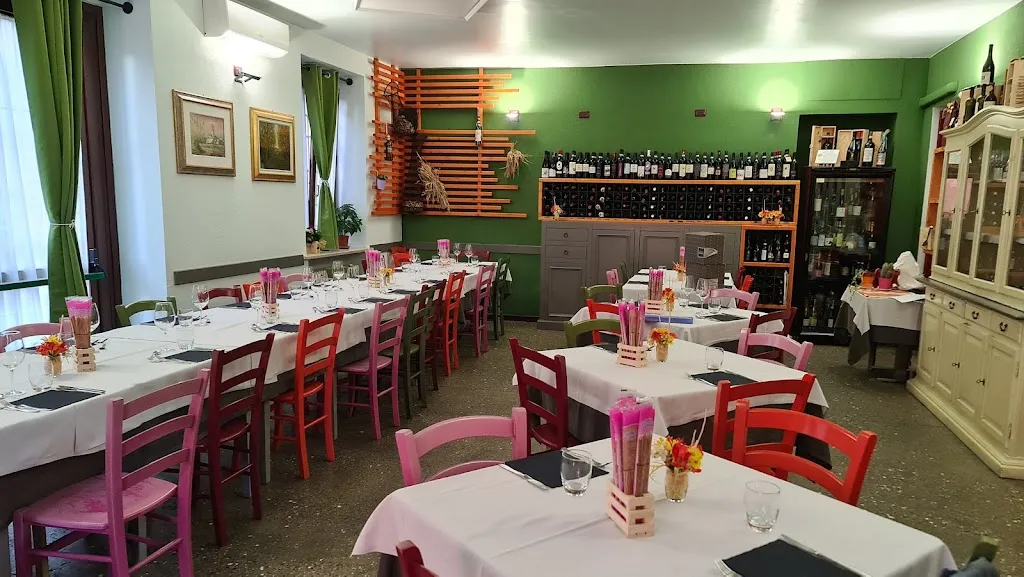 Osteria Del Vecchio Asilo restaurant in Tricerro