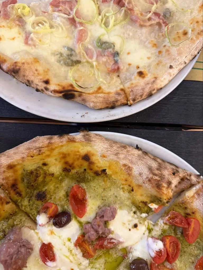 Paola e Luigi Pizzeria_Trofarello_slider_image_3