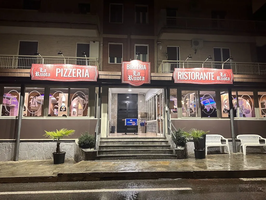 LA RUOTA pizzeria ristorante valdellatorre restaurant in Val della Torre