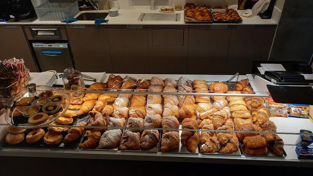 Don Bi Caffè Bar Aperitivi_Trecate_slider_image_3