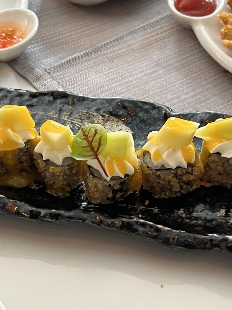 Ryan Grossen_Sushi Romance Restaurant -Trecate_Trecate_review