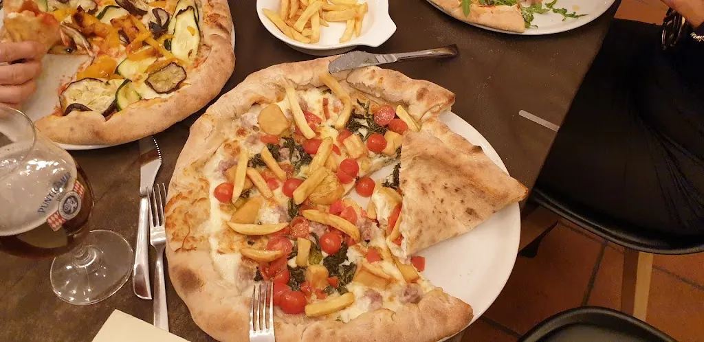 Alessandro Giovanni Pistoia_In Villa Trecate - Pizzeria Burgeria Bar_Trecate_review