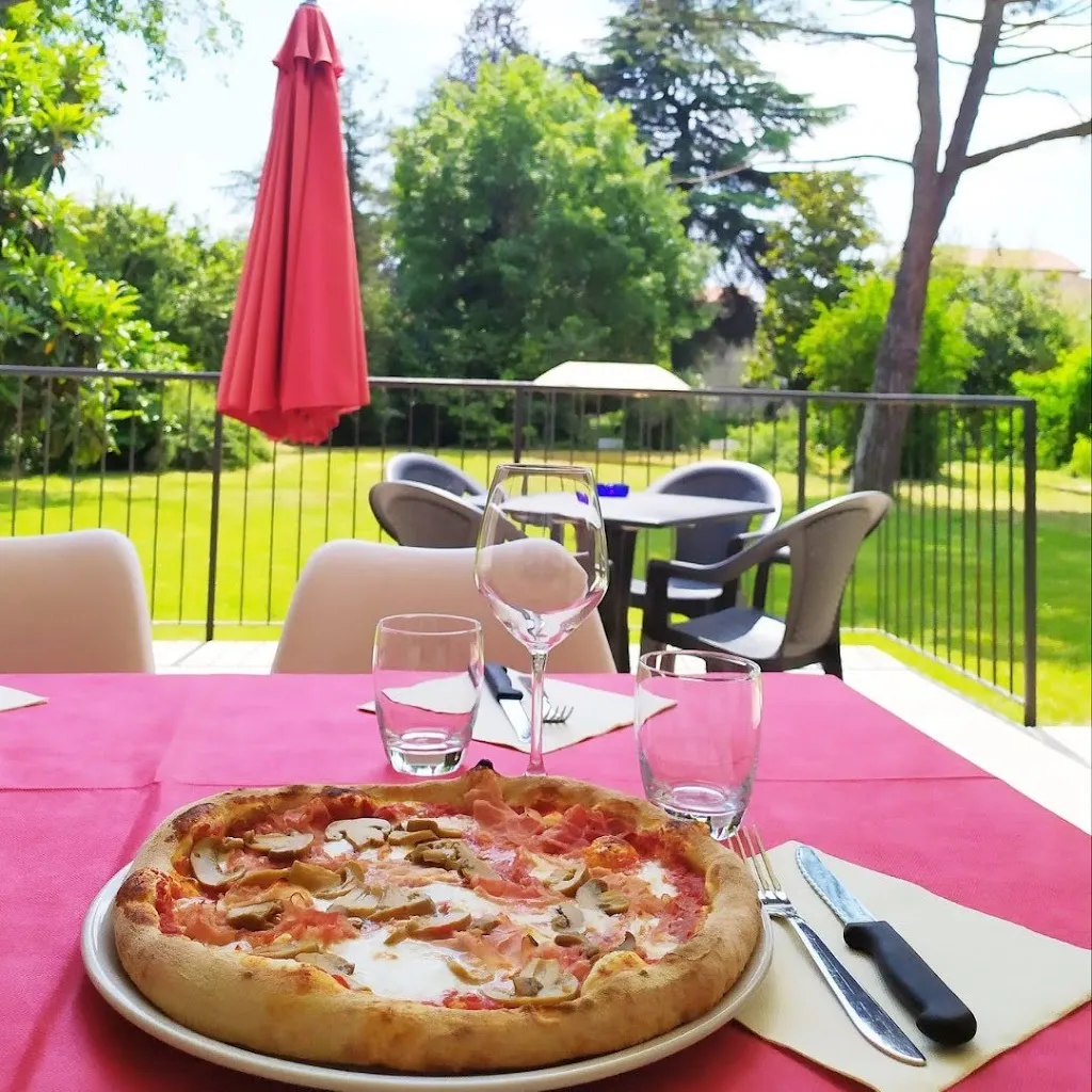 In Villa Trecate - Pizzeria Burgeria Bar_Trecate_slider_image_3