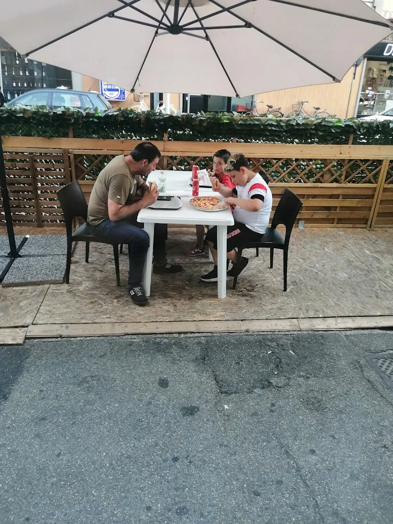 Instanbul Kebab Pizza E Grill_Trecate_slider_image_2