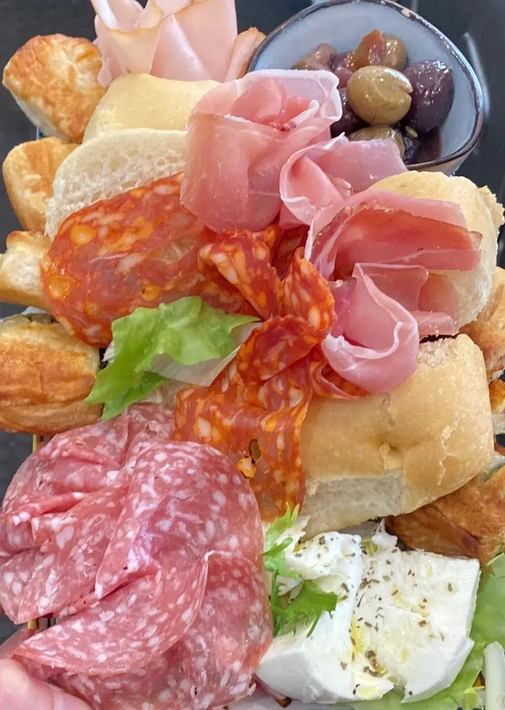 Michele Irmici_Bar Trecate - Coffee & Drink - PUNTO VENDITA RICARICHE BETPASSION_Trecate_review