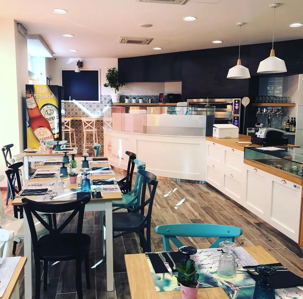 Pizzeria Pura Passione restaurant in Valle San Bartolomeo