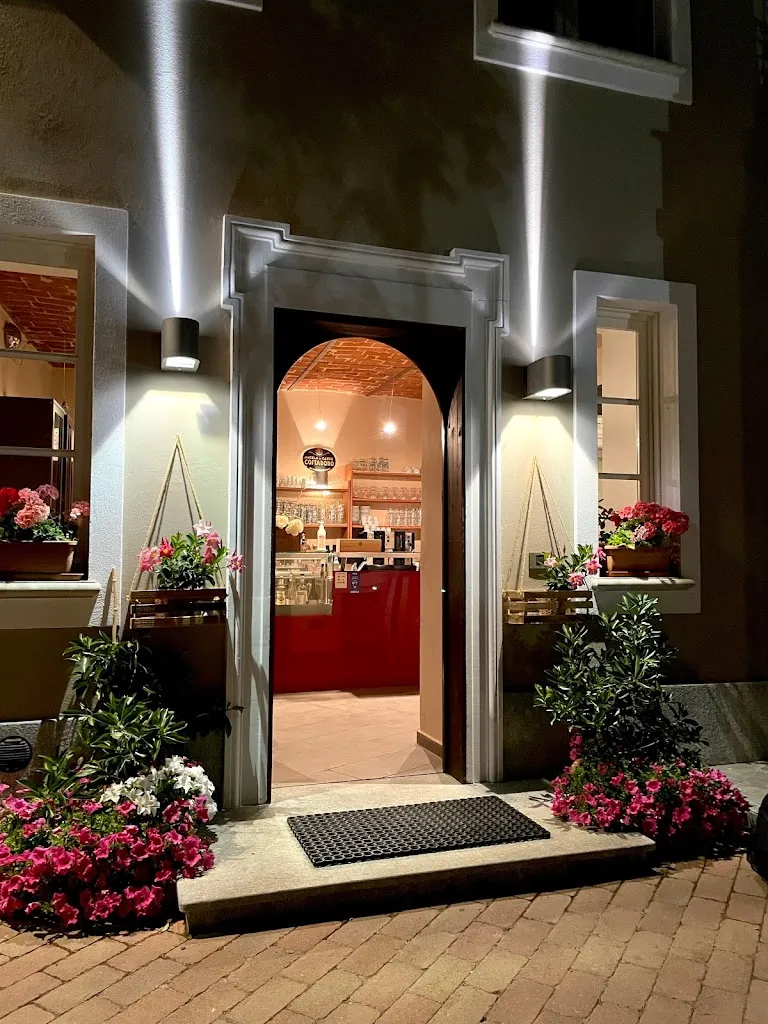 UNICO cucina, pizza e brace restaurant in Valmadonna