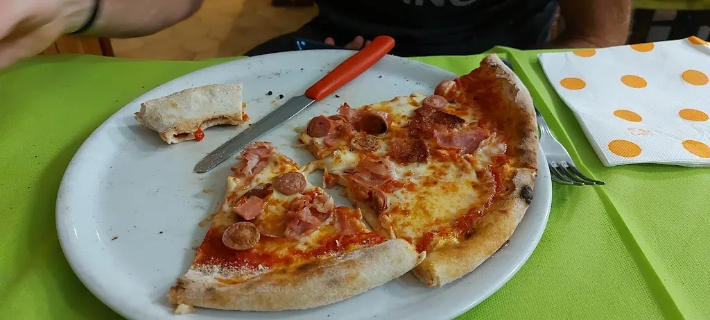 Katie Eichten_Pizzeria Ristorante Grotta Azzurra_Varallo_review