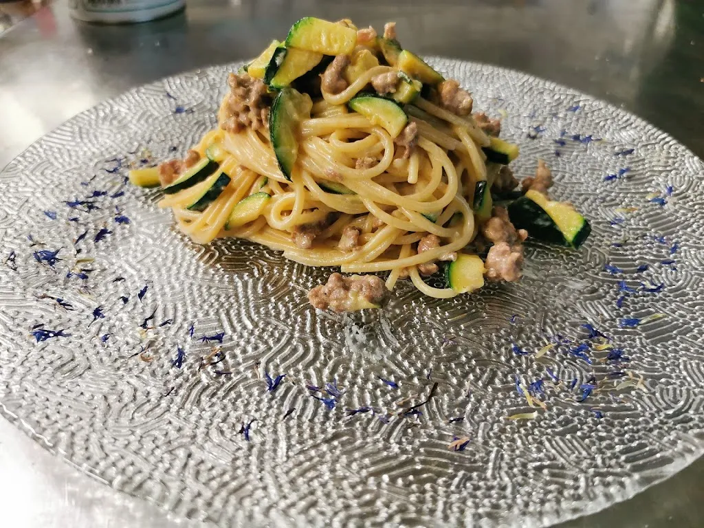 HyStErICaL SiStErS risto-pub_Vespolate_slider_image_3