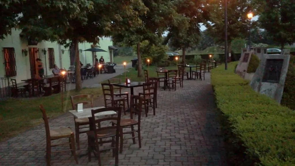 Ebo Enoteca Wine Bar restaurant in Verolengo