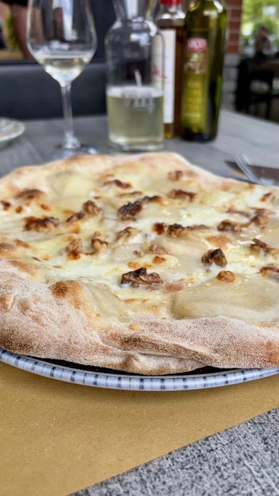 Travels by Monique_Re Artù_Vezza d'Alba_review