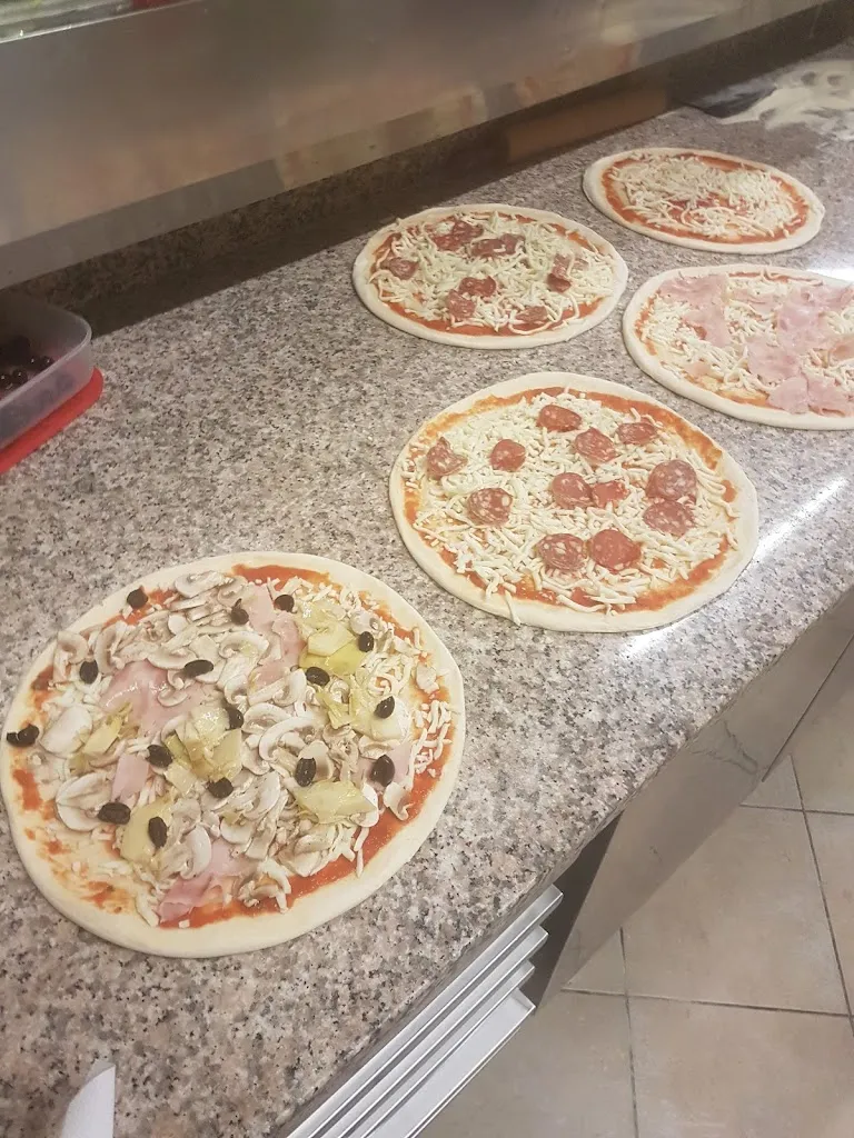 Hanin Pizza Kebab restaurant in Vinovo