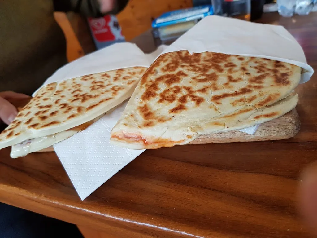 Lorenzo Siwadol Sias_Chiosco Coccinella_di fronte anguria buona frutta_Castel Bolognese_review