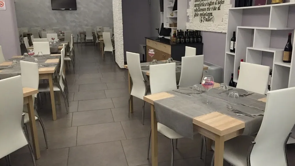 "New planet" pizzeria sala compleanni con gonfiabili restaurant in Conselice