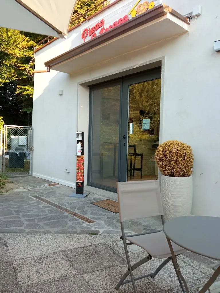 Pizza Sottocasa restaurant in Massa Lombarda