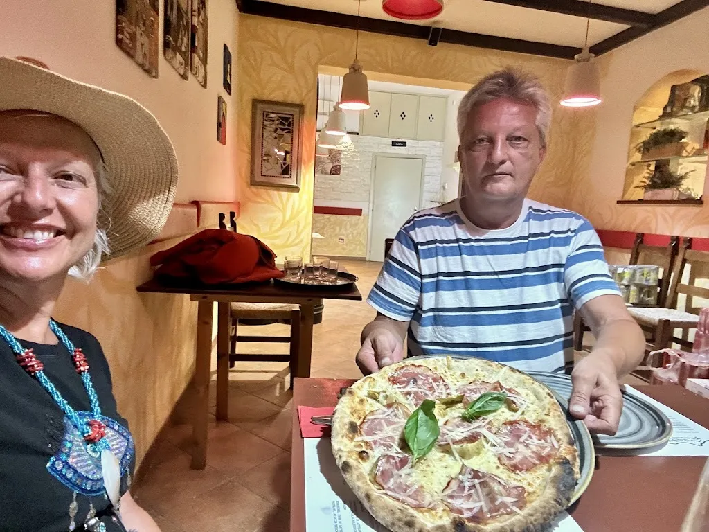 Eva Patricia Pingarron Morillo_Antiga Pizzaria_Aggius_review