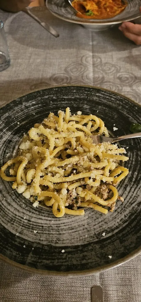 Любомир Сотиров_Le Nuove Ginestre_Aggius_review