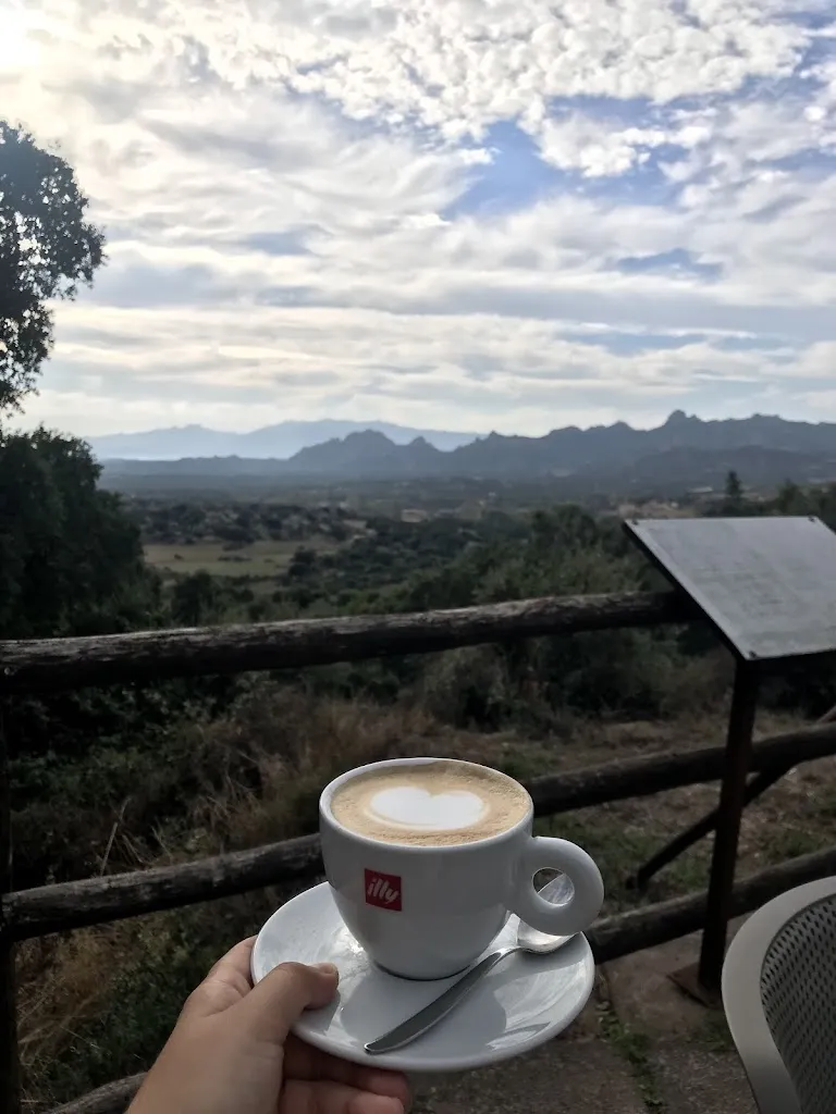 Veronika Plachá_Lunanoa cafè_Aggius_review