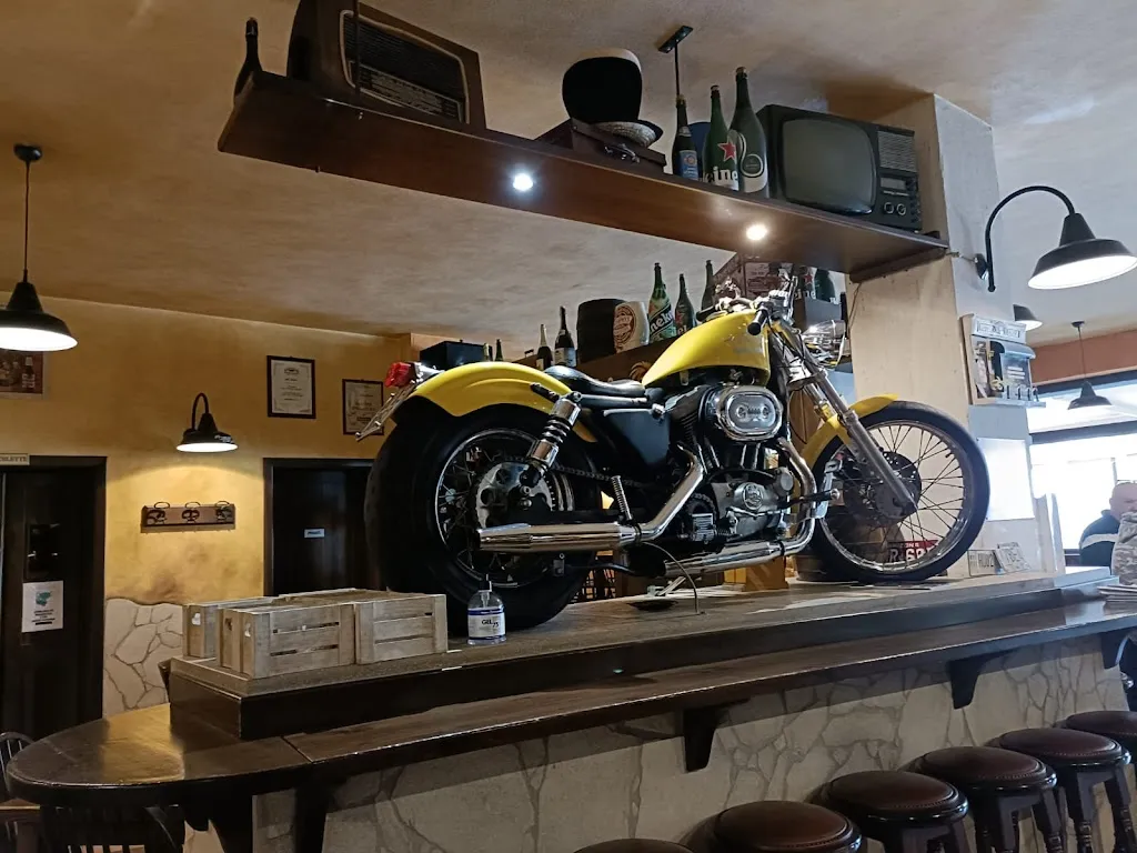 Letizia Pinna_Harley Pub_Albagiara_review