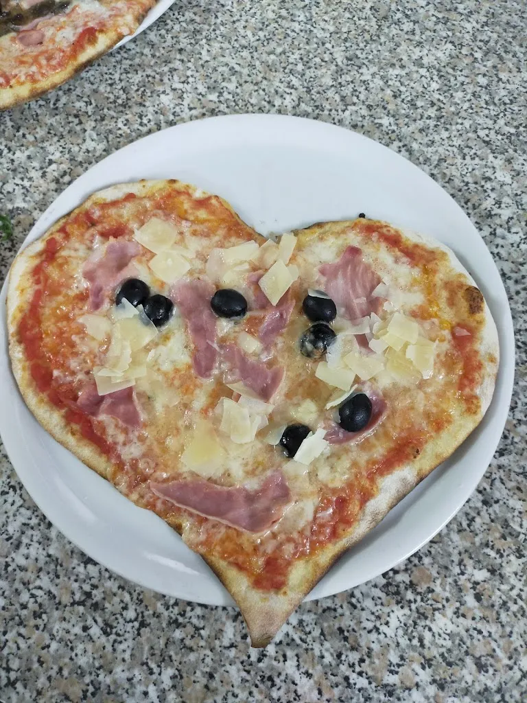 Pizzeria Da Vincenzo_Ardauli_slider_image_2