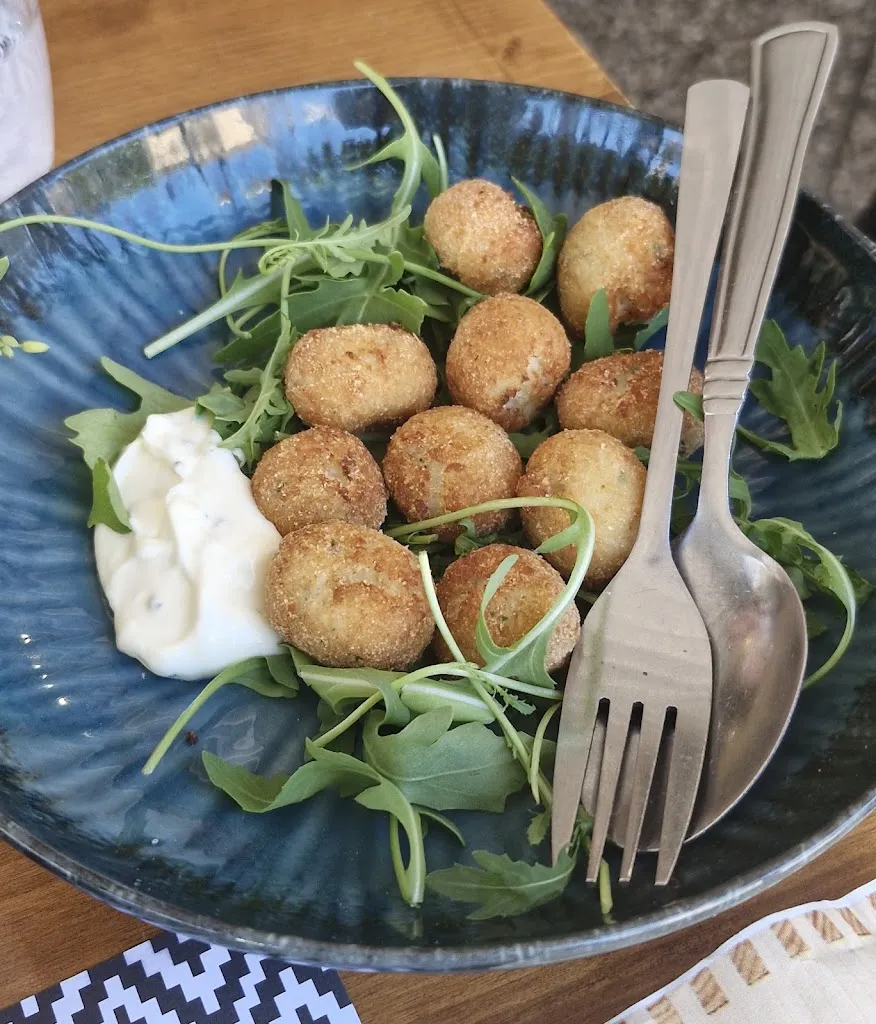 Jakub Auer_IKNOS risto pub_Arbatax_review