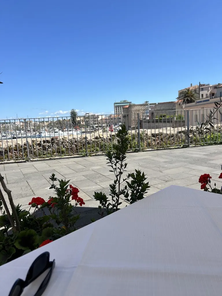 Andreea Daniela Dinulescu_Movida_Alghero_review