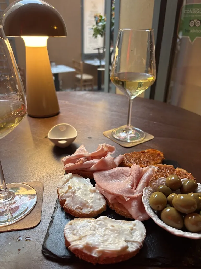 Zixuan Liu_L' Altra Vineria_Alghero_recensione