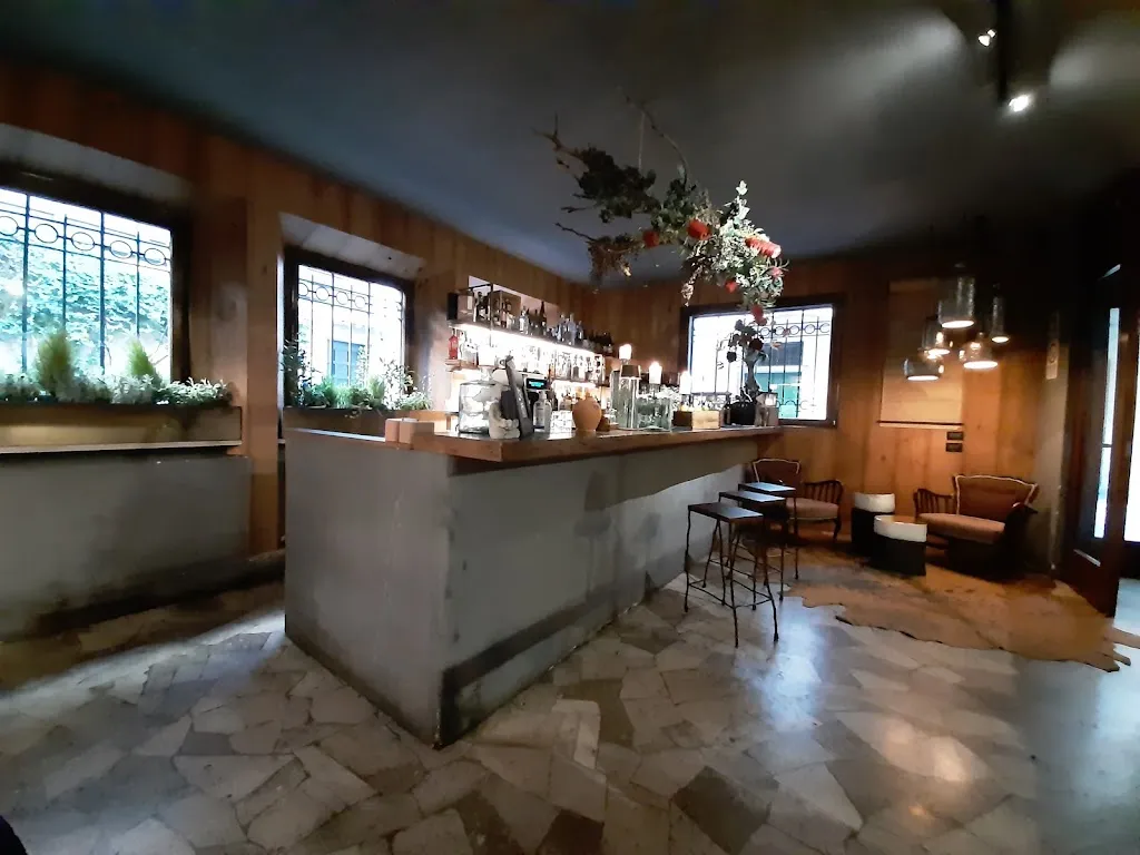 Bonsai Sushi Lounge restaurant in Assolo