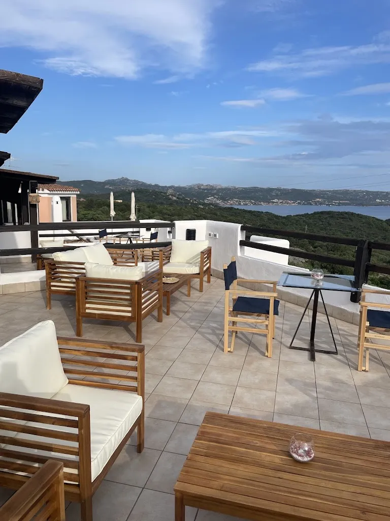 C Montoro_LUCE by Pedra Santa_Arzachena_review