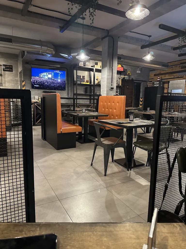 teo reviewer_Paradise Pizza Grill & Beers_Assemini_review