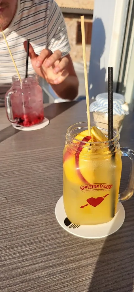 Rebecca S_Oasis Lounge Bar Badesi_Badesi_review