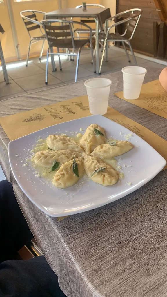 Lina Zavodskaja_Wild Bar_Badesi_review