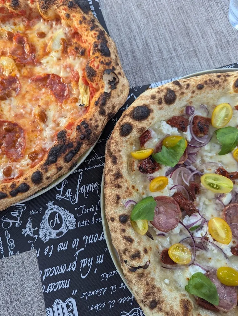 Fabian Friedl_Wild Bar_Badesi_review