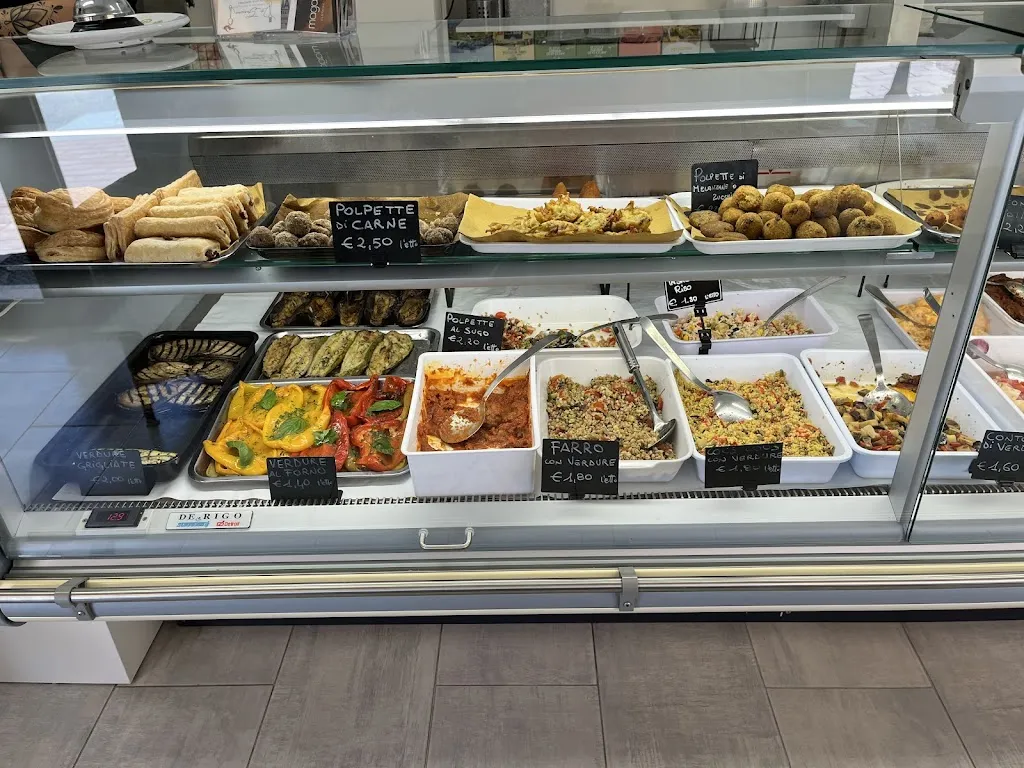 Sukru Can_Gastronomia La Genuina_Badesi_review