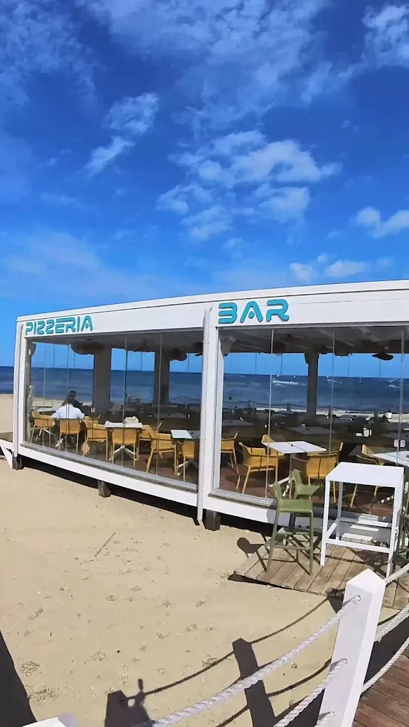 Grzegorz Pryt_Emerald Beach Bar_Badesi_review