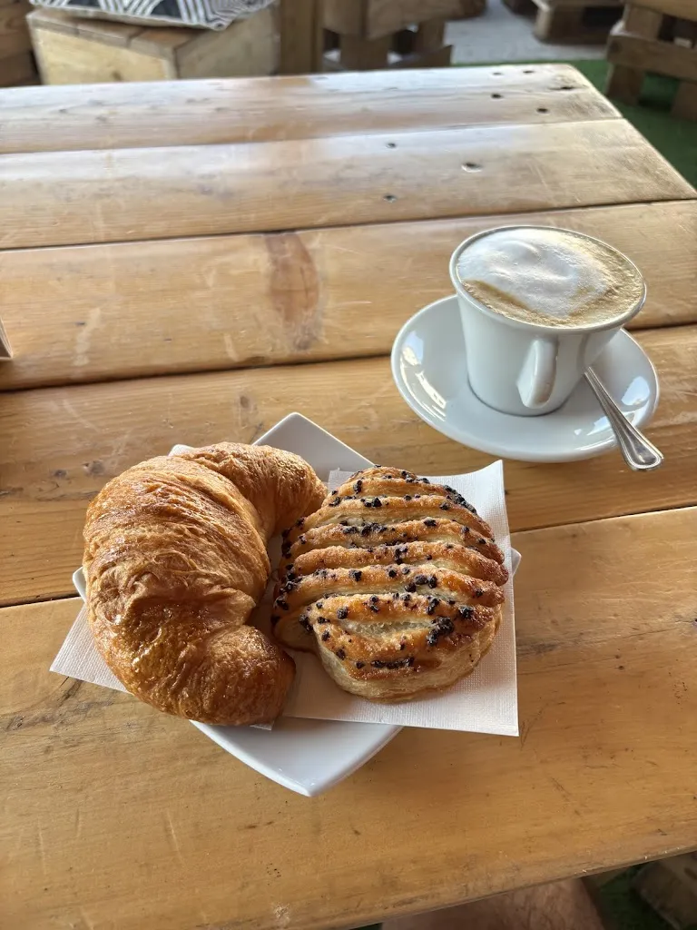 Vojtěch Čábelka_GustaBe_Badesi_review