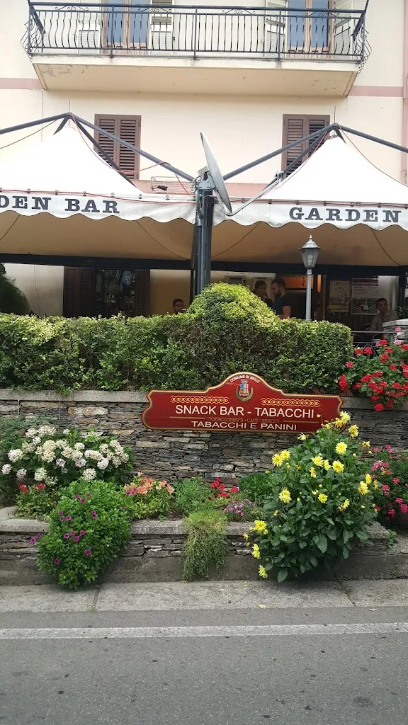 Garden Bar di Arangino Giulio & C. snc restaurant in Belvì