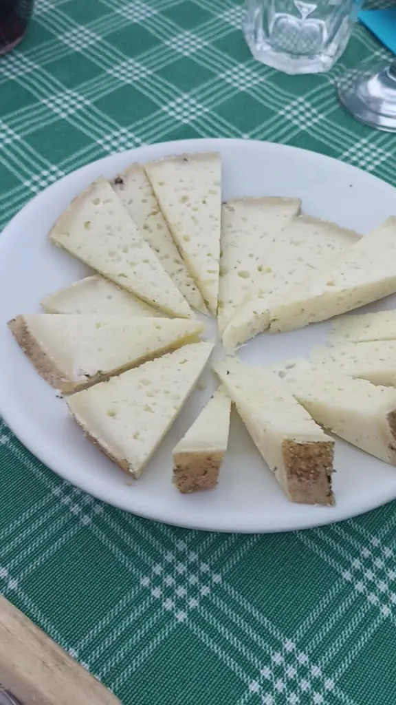 Piede Di Porko_Bari Sardo_slider_image_2