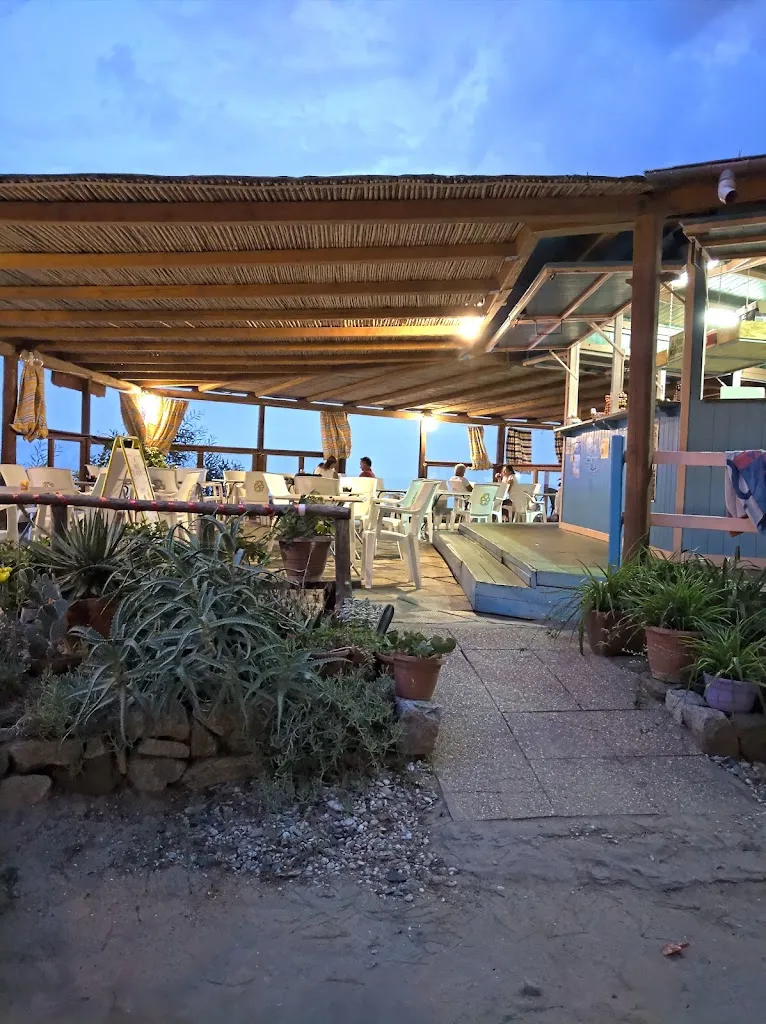 Dirk v.d. Broek_Ciringhito Bar Ristorante_Bari Sardo_review