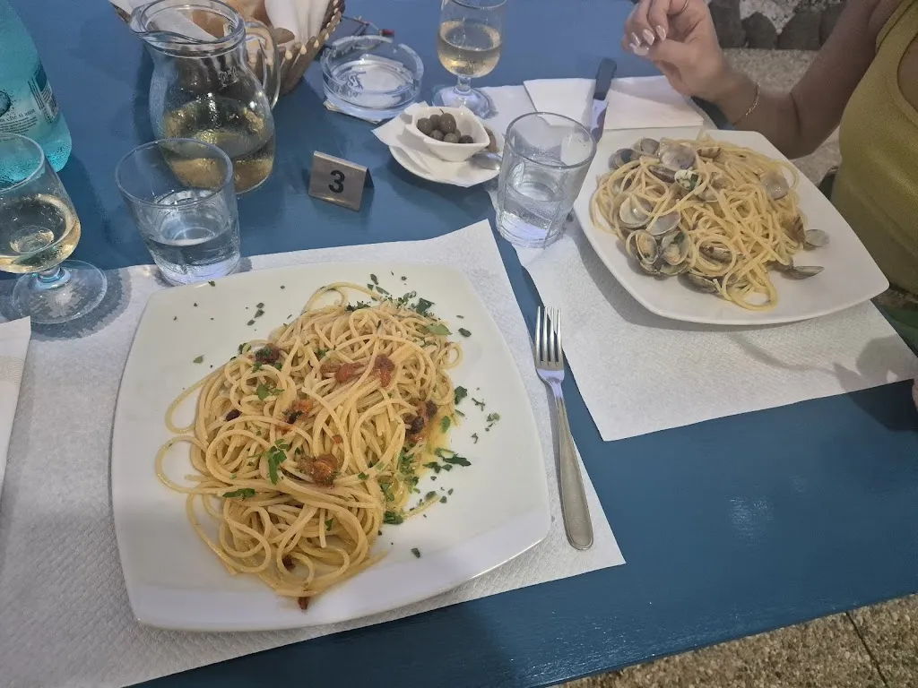 Benjamin Lutz_Baia Marina Beach Bar & Restaurant_Bari Sardo_review